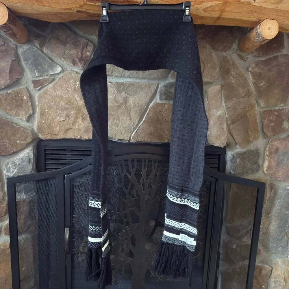 Preston & York Black and White Knit Fringe Scarf